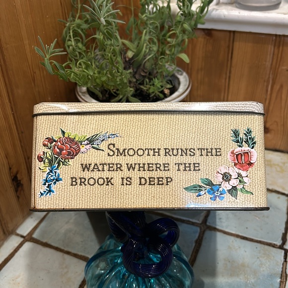 'BLESS THIS HOUSE' Vintage Cookie Tin by Carr's Famous Biscuit Company - Picture 5 of 9